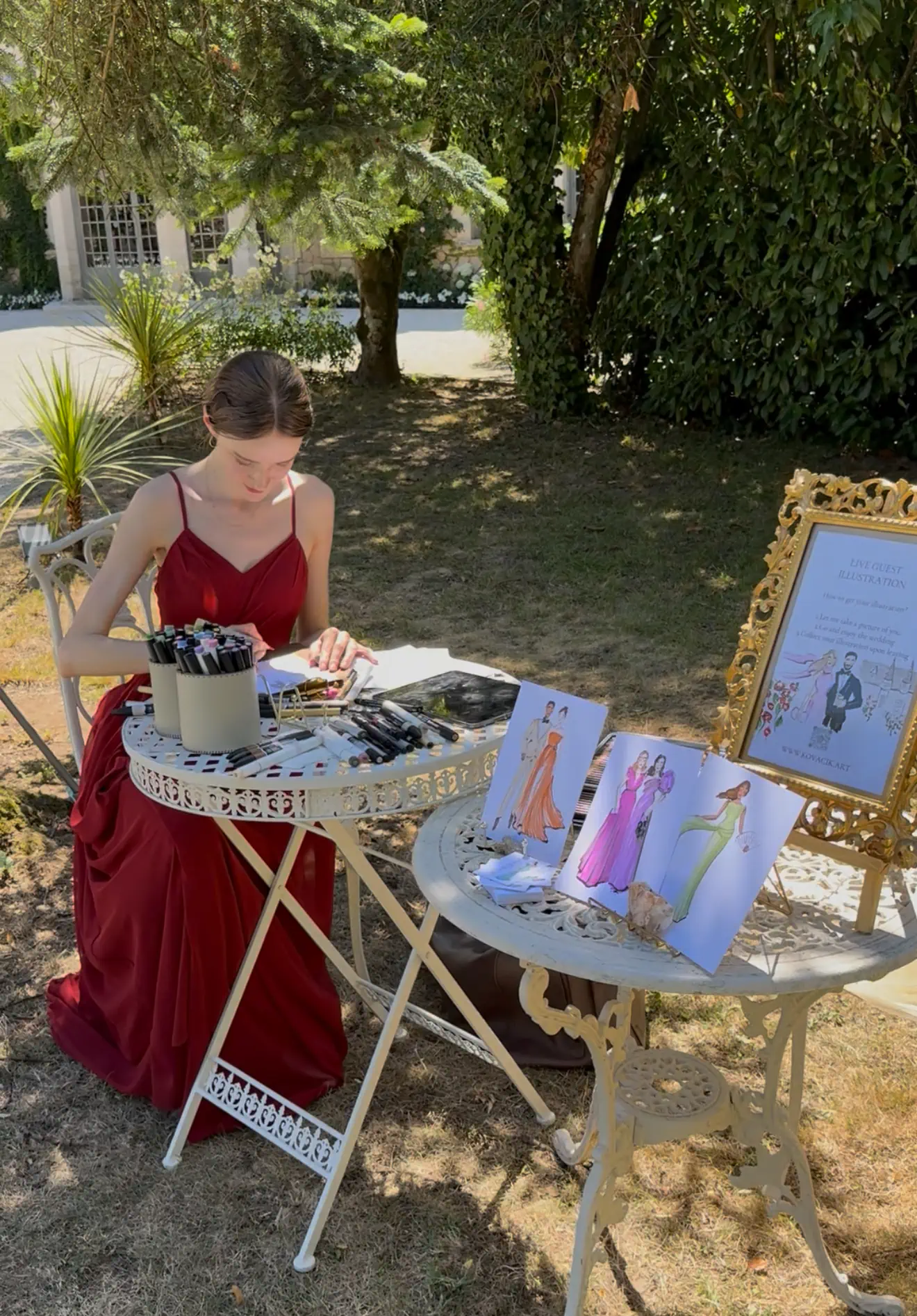Eva Kovacik performing live illustration at a wedding